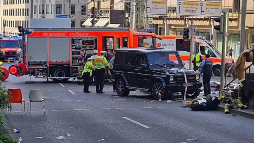 Автомобиль въехал в толпу в Германии. Пострадали люди (видео)