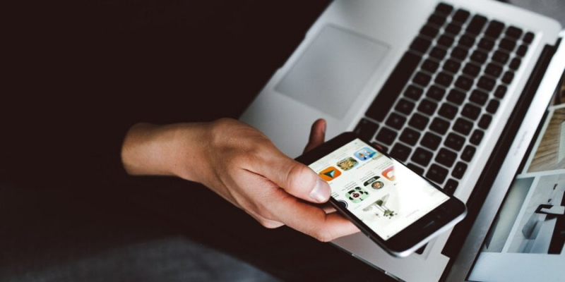 Це&nbsp;не&nbsp;ввічливо. П&rsquo;ять правил етикету для використання смартфона, які має знати кожен
