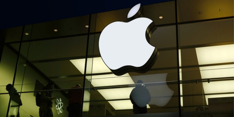 ChatGPT поки що&nbsp;в&nbsp;безпеці. Apple не&nbsp;випустить власний чат-бот на&nbsp;базі ШІ у&nbsp;2024 році &mdash; аналітик