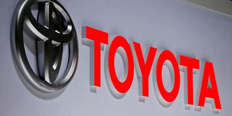 Через збій систем. Toyota призупинила роботу 14 заводів у&nbsp;Японії