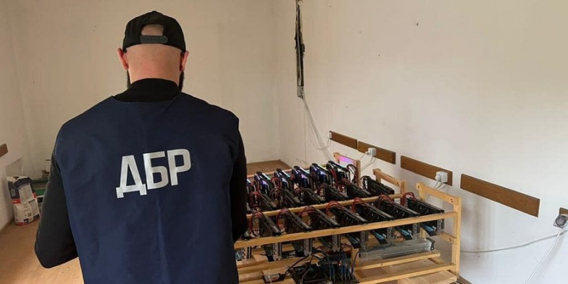 ДБР викрило підпільну криптоферму у&nbsp;держпідприємстві Ліси України на&nbsp;Львівщині