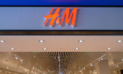 Де вже працюють магазини. H&M відновив роботу в Україні