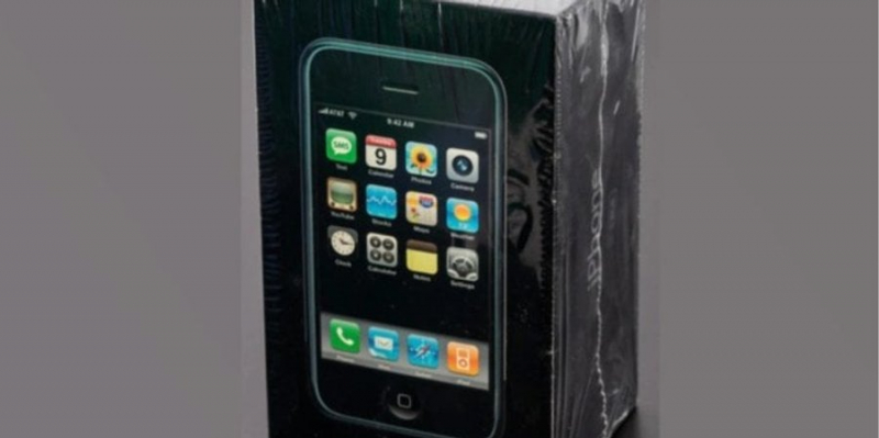 Дорожче за десяток нових. Рідкісний перший iPhone продали на аукціоні за рекордну суму