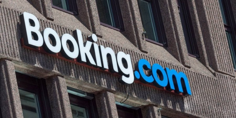 Довго думали. Booking призупинив бронювання готелів у&nbsp;Херсонській і Запорізькій областях