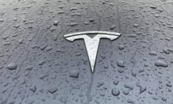 Goldman Sachs знизив рейтинг акцій Tesla після їх стрімкого ралі