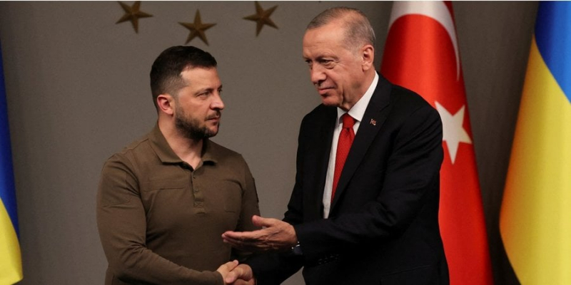 Гроші тижня. Зерновий коридор прокладуть без Путіна, голова Київміськбуду &laquo;застряг&raquo; на&nbsp;Евересті, Абрамовича заслали в&nbsp;Україну