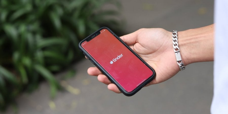 Кому не щастить у коханні. Tinder запропонував підписку за $500 для найактивніших користувачів