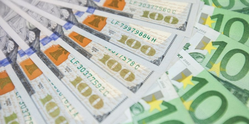 Курс валют НБУ. Євро тягнеться до&nbsp;психологічного бар'єру