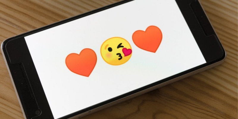 Магія. Як&nbsp;створити власні емодзі за&nbsp;допомогою нового сервісу від Emoji Kitchen: покрокова інструкція