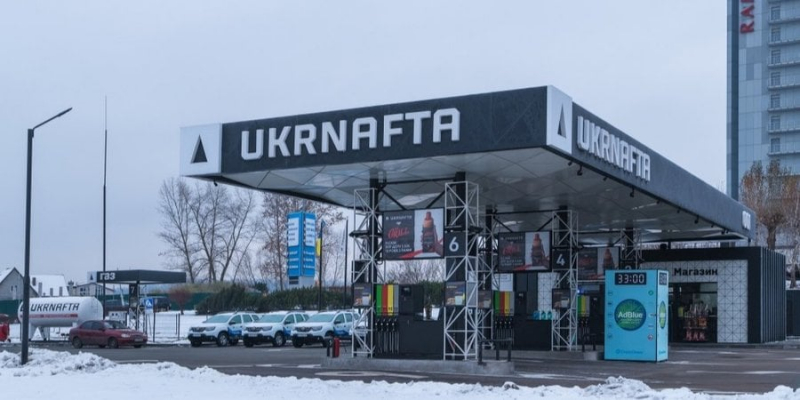 Можна зателефонувати та зняти гроші. На АЗС Укрнафта встановили дротові телефони