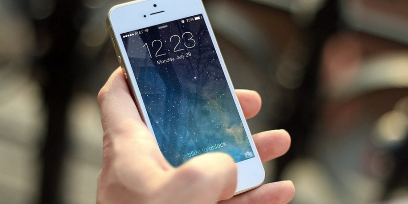 Мстять за&nbsp;Huawei? Китайським чиновникам заборонили користуватися iPhone