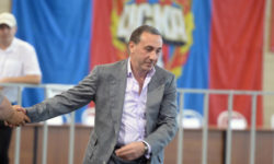 На поля вышли в бутсах