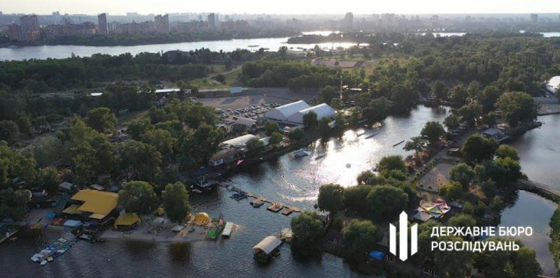На острові Муромець. Суд заарештував понад 80 об'єктів нерухомості у столичному парку розваг