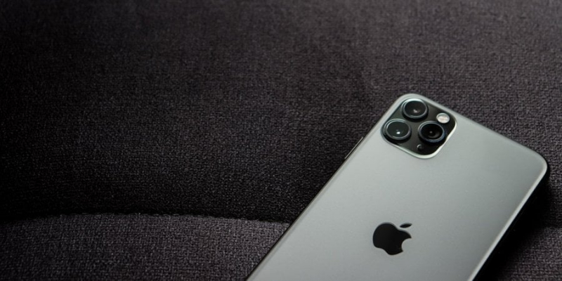 Не кіносюжет, а&nbsp;реальність. Apple визнала, що&nbsp;за&nbsp;користувачами iPhone стежать за&nbsp;допомогою push-повідомлень