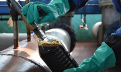 Нефть смешали с коньяком
