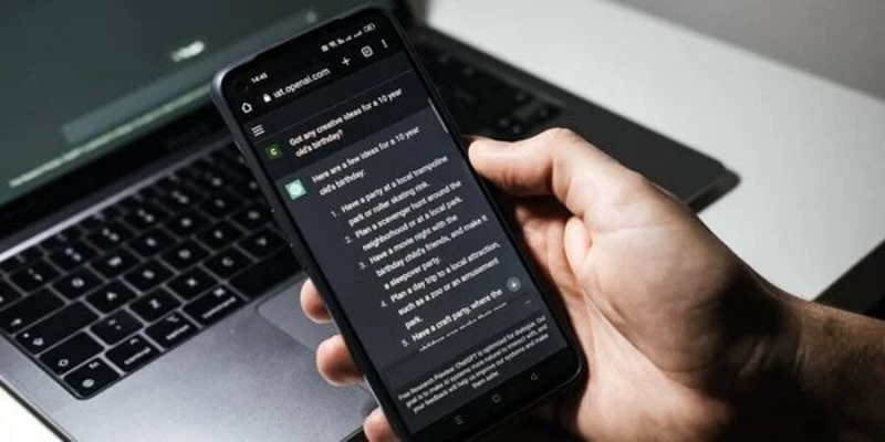 Не&nbsp;ставте що&nbsp;попало. OpenAI представляє офіційний додаток ChatGPT для Apple iPhone