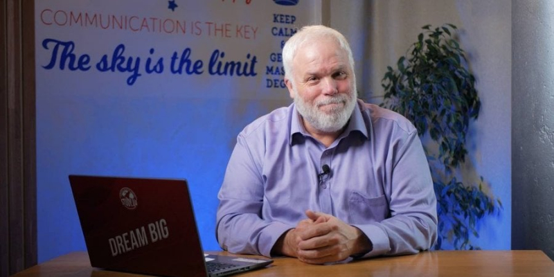 Новини компаній: «Я працюю заради посмішок студентів" — канадський викладач про свій досвід роботи в Україні
