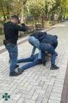 Обклав даниною &laquo;хіміків&raquo;. СБУ затримала за&nbsp;хабарництво чиновника АМКУ