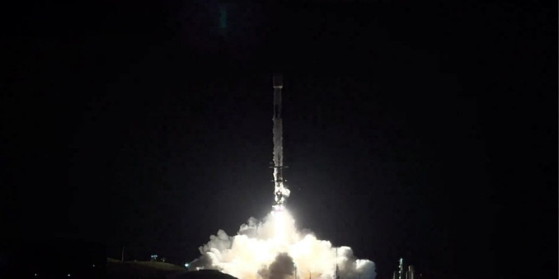Підключаються до&nbsp;смартфона. SpaceX запустила першу партію оновлених супутників Starlink