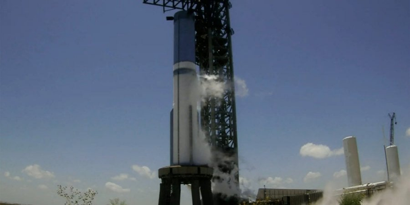 Поки що&nbsp;не&nbsp;без невдач. SpaceX показала випробування гігантської ракети-носія Starship із 33 рушіями