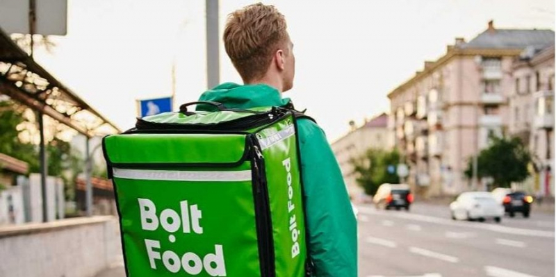 Привезуть навіть у лютий мороз. У Bolt Food придумали, як зігріти кур'єрів і дати заробити клієнтам