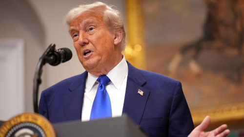 "Призывал убить Трампа": в США начали расследование из-за поста бывшего главы ФБР с ракушками
