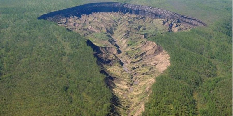 Росія піде під землю? Аномальна воронка в&nbsp;Сибіру розширюється з&nbsp;рекордною швидкістю