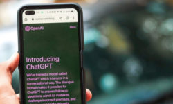Серйозна проблема. ЗМІ судяться з OpenAI через викрадення статей для навчання ChatGPT