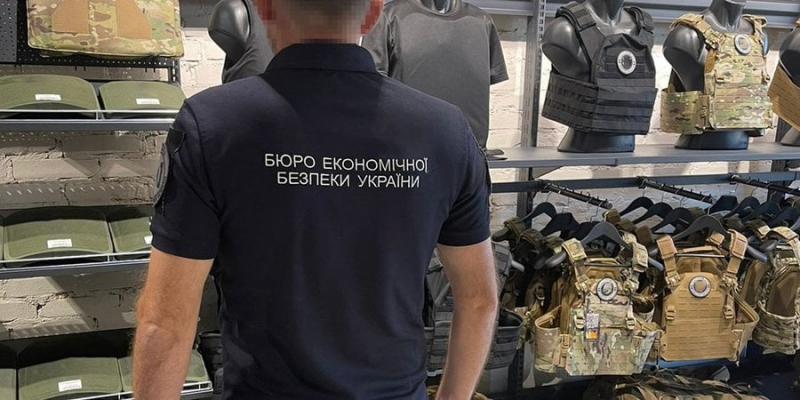 Шоломи та&nbsp;бронежилети. БЕБ викрило компанію, що&nbsp;продавала військову амуніцію, завезену для ЗСУ