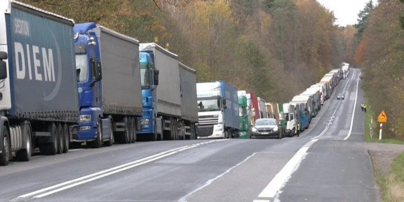 Ситуація загострюється. Почалися черги з&nbsp;вантажівок на&nbsp;кордоні України з&nbsp;Угорщиною