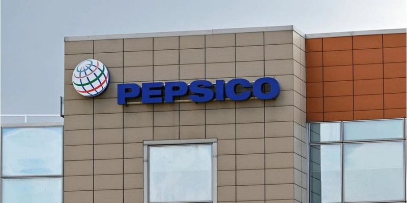 Від Сандори до Агуні. Що виробляють на заводі PepsiCo, який постраждав під час нічного обстрілу Києва