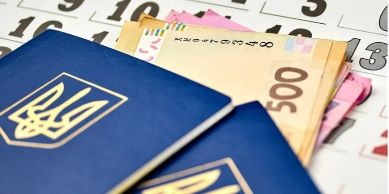 Виплати за пів року: на&nbsp;що&nbsp;має право пенсіонер, якщо він переїжджає жити за&nbsp;межі України