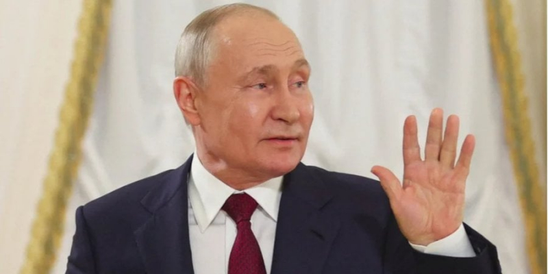 Є два стільці. Путіну доведеться вибирати між війною та&nbsp;порятунком економіки&nbsp;РФ через обвал рубля&nbsp;&mdash; WP