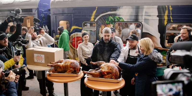 За підтримки Фонду Говарда Баффета. Поїзд-кухня Food Train вирушив у&nbsp;свій перший рейс&nbsp;&mdash; в Ізюм