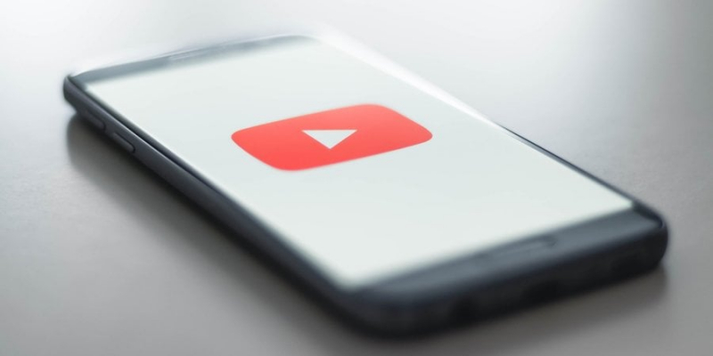 Згенероване&nbsp;&mdash; не&nbsp;пройде. YouTube каратиме користувачів за&nbsp;безвідповідальне використання ШІ